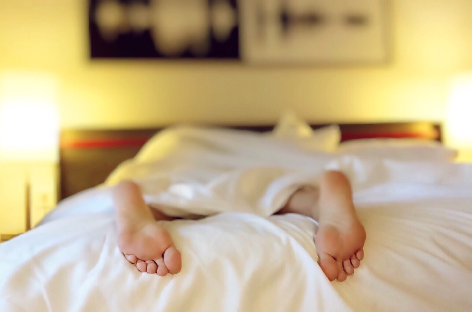 Наглядные факты: как позы во сне связаны с характером?