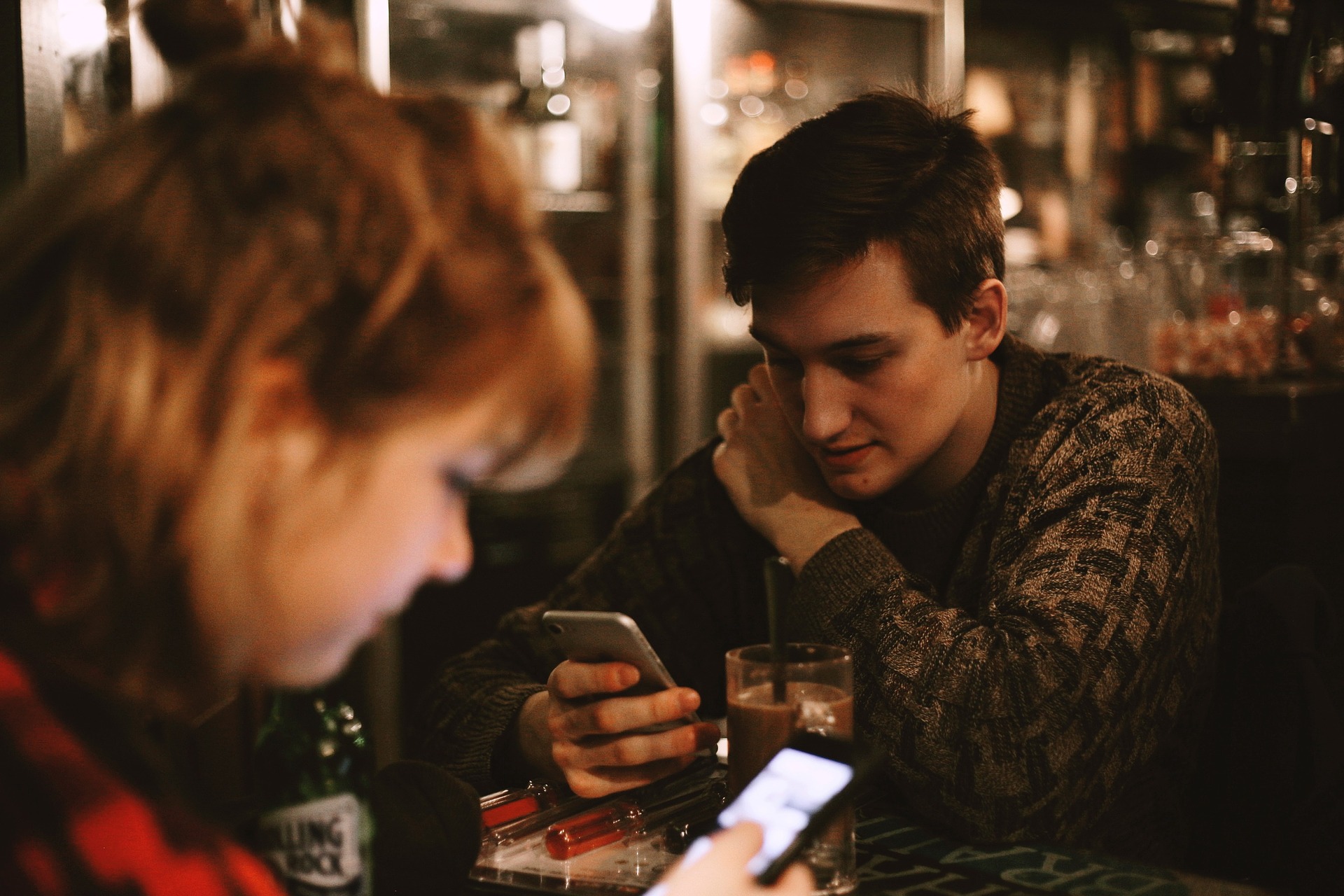 6 причин, почему СМС разрушат Твои отношения